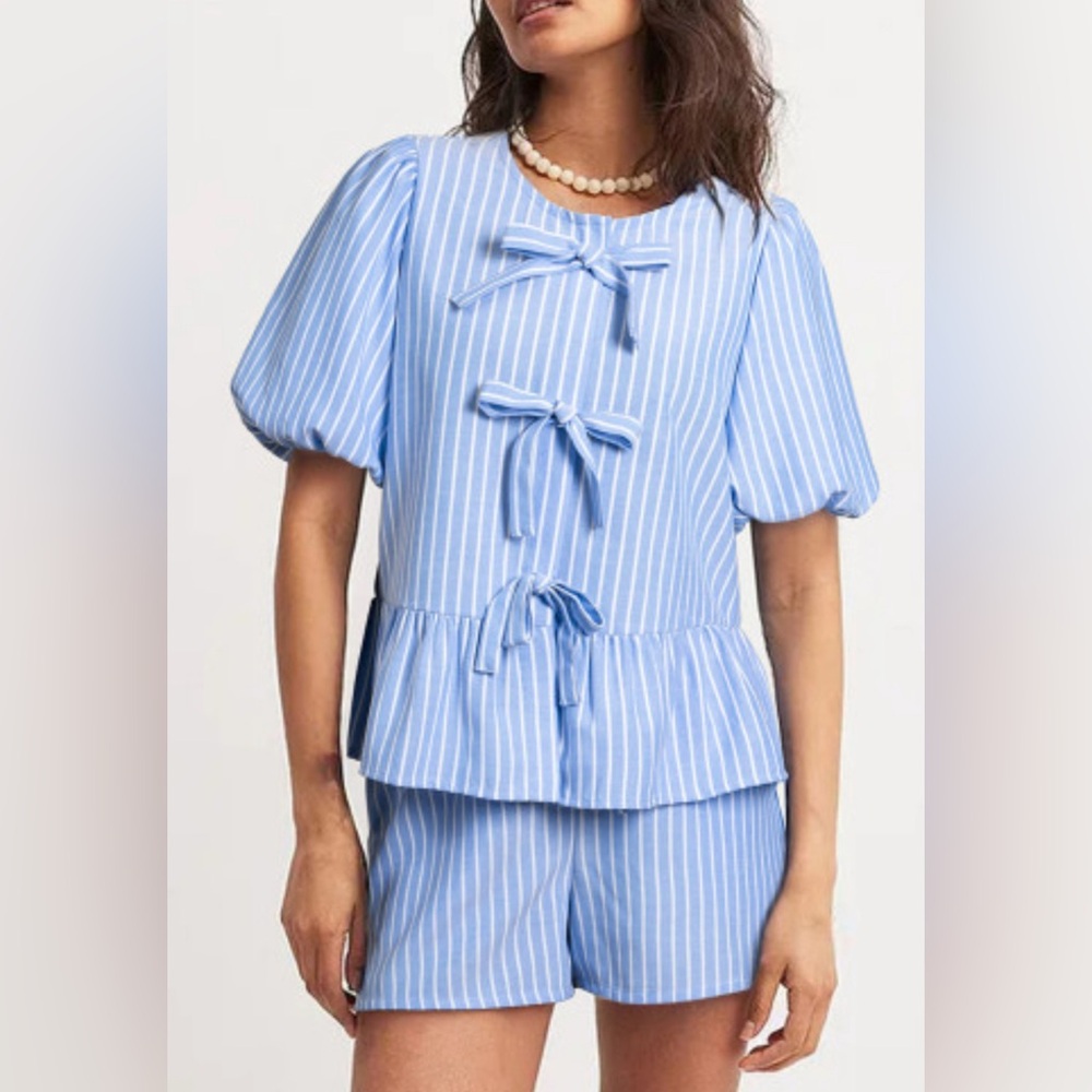 New Set size M good quality
Women